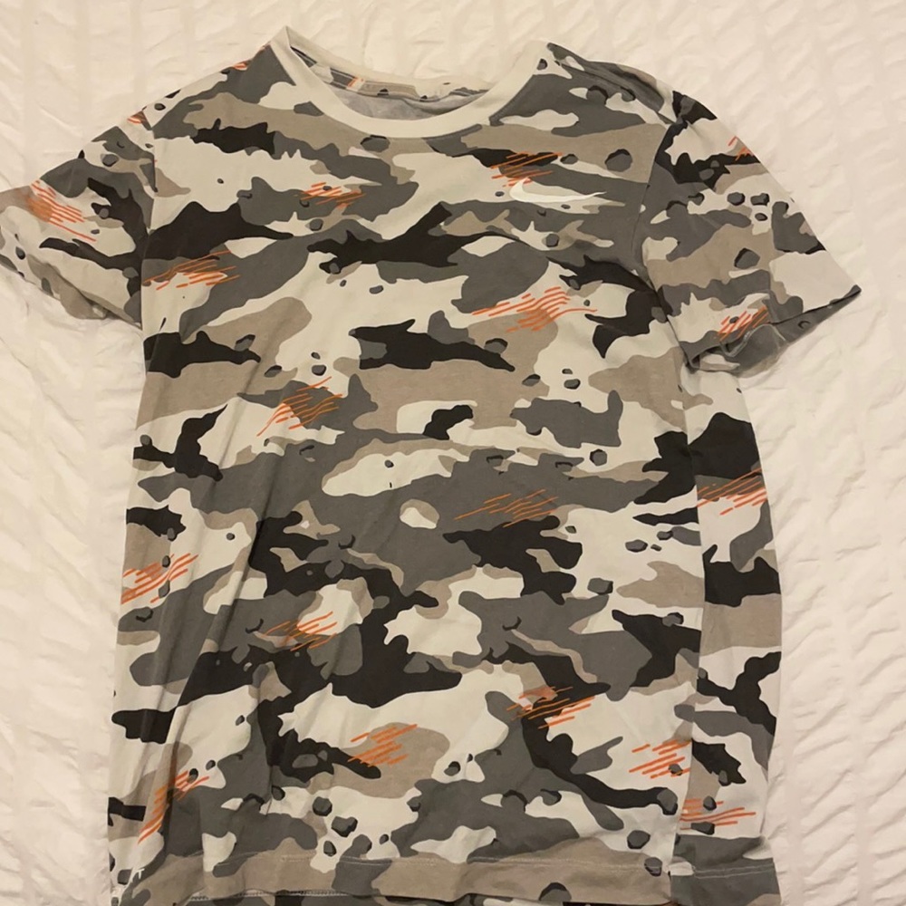 Nike dri-fit tee size small